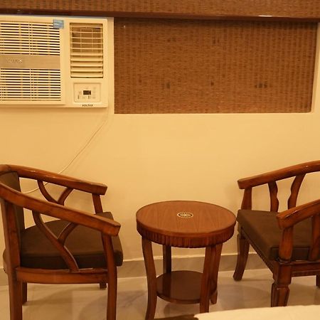 Hotel Golden Palace Лакхнау Екстер'єр фото