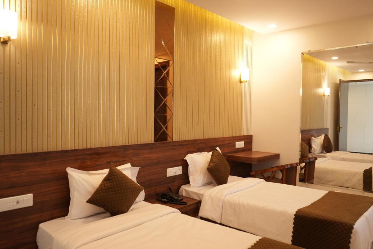 Hotel Golden Palace Лакхнау Екстер'єр фото