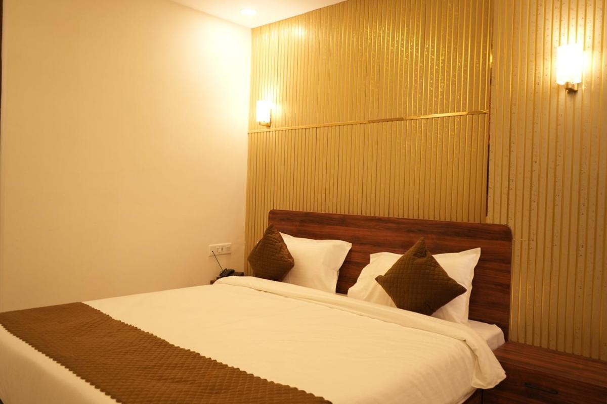 Hotel Golden Palace Лакхнау Екстер'єр фото