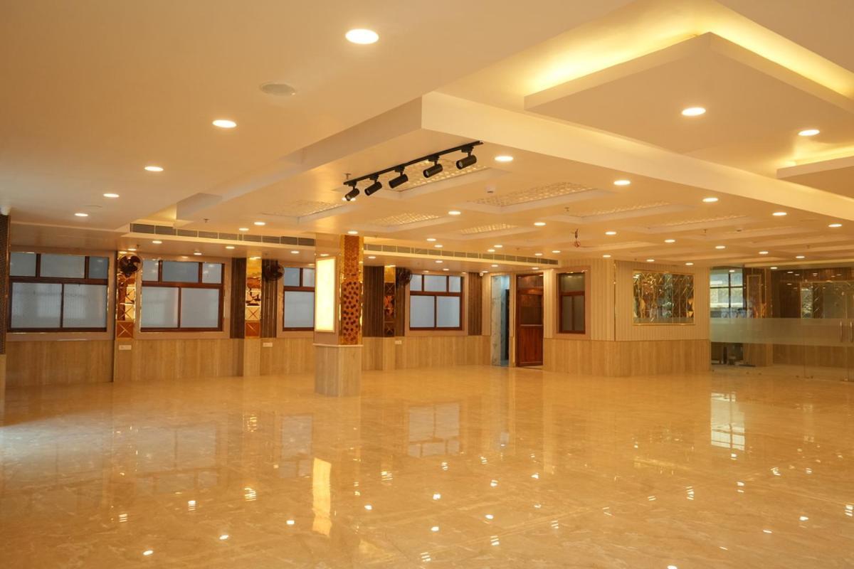 Hotel Golden Palace Лакхнау Екстер'єр фото