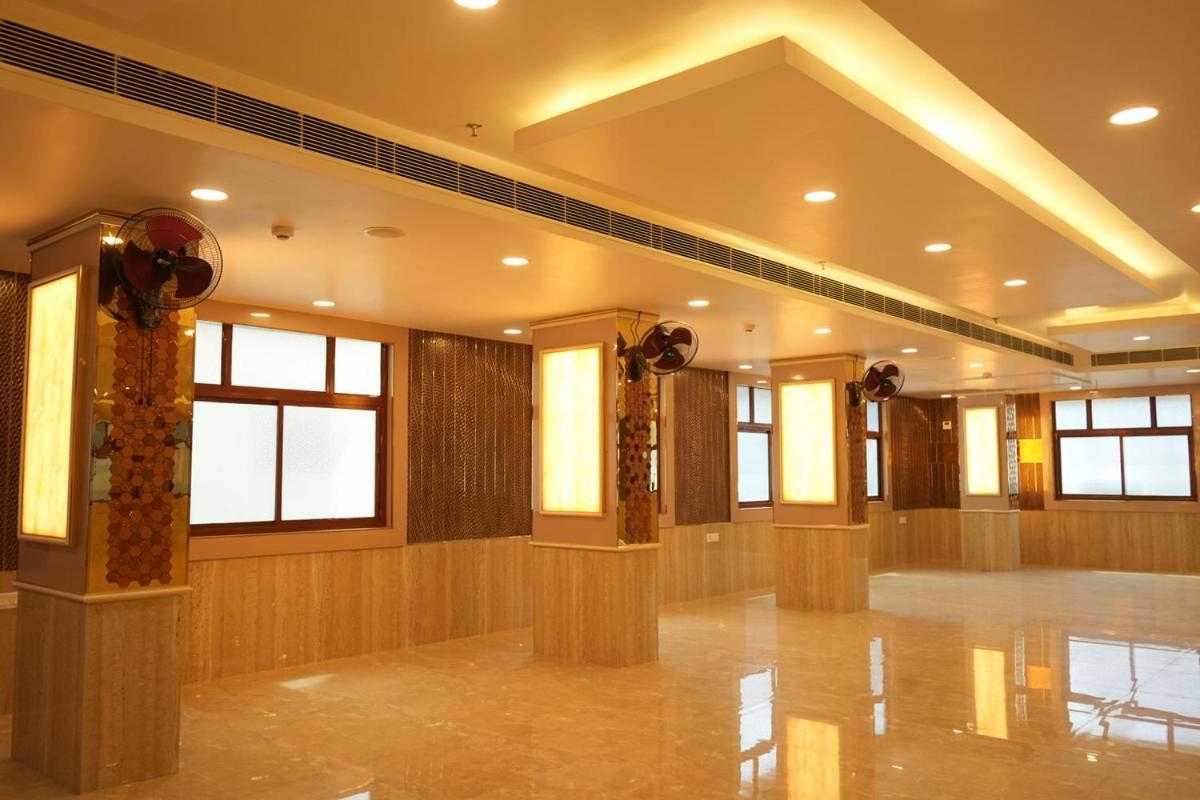 Hotel Golden Palace Лакхнау Екстер'єр фото